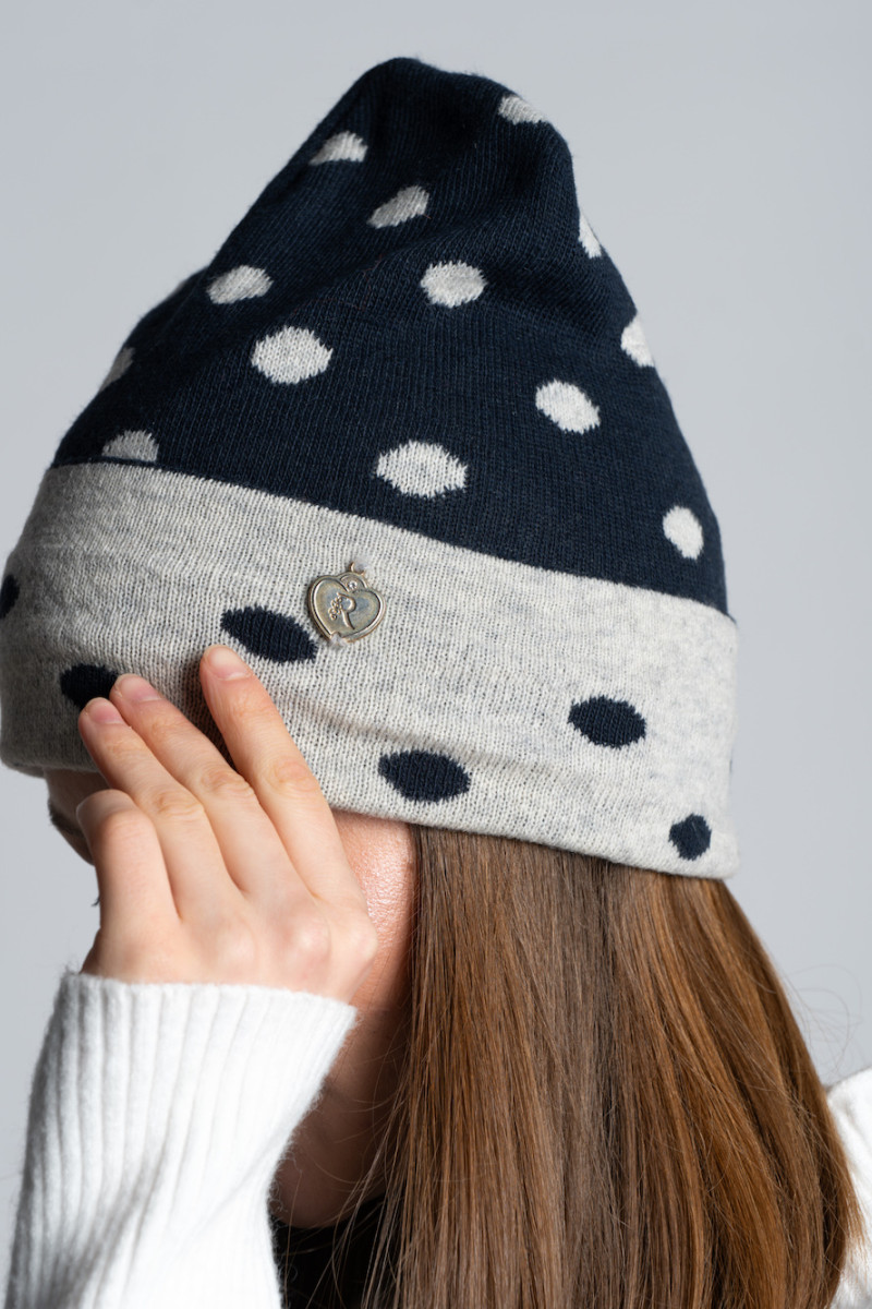 Чёрная шапка в горох с кашемиром итальянского бренда Rinascimento