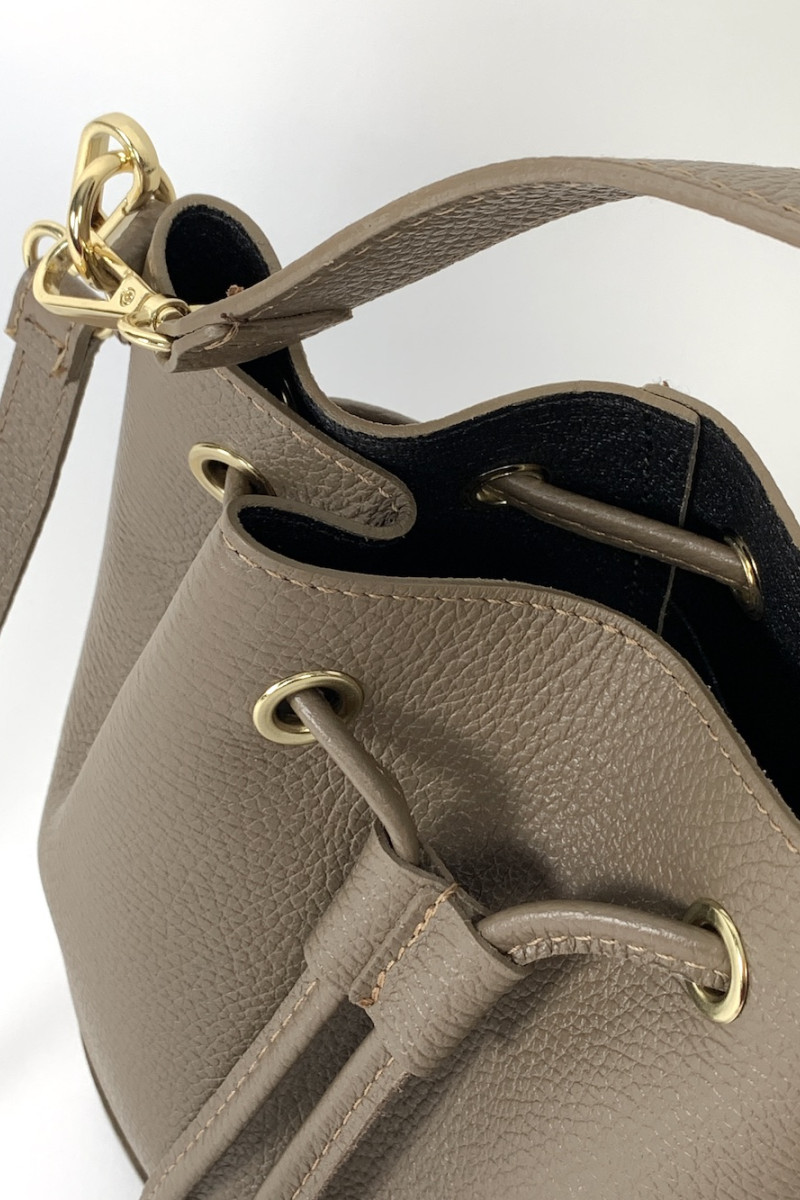 Кожаная сумка итальянского бренда Dixie