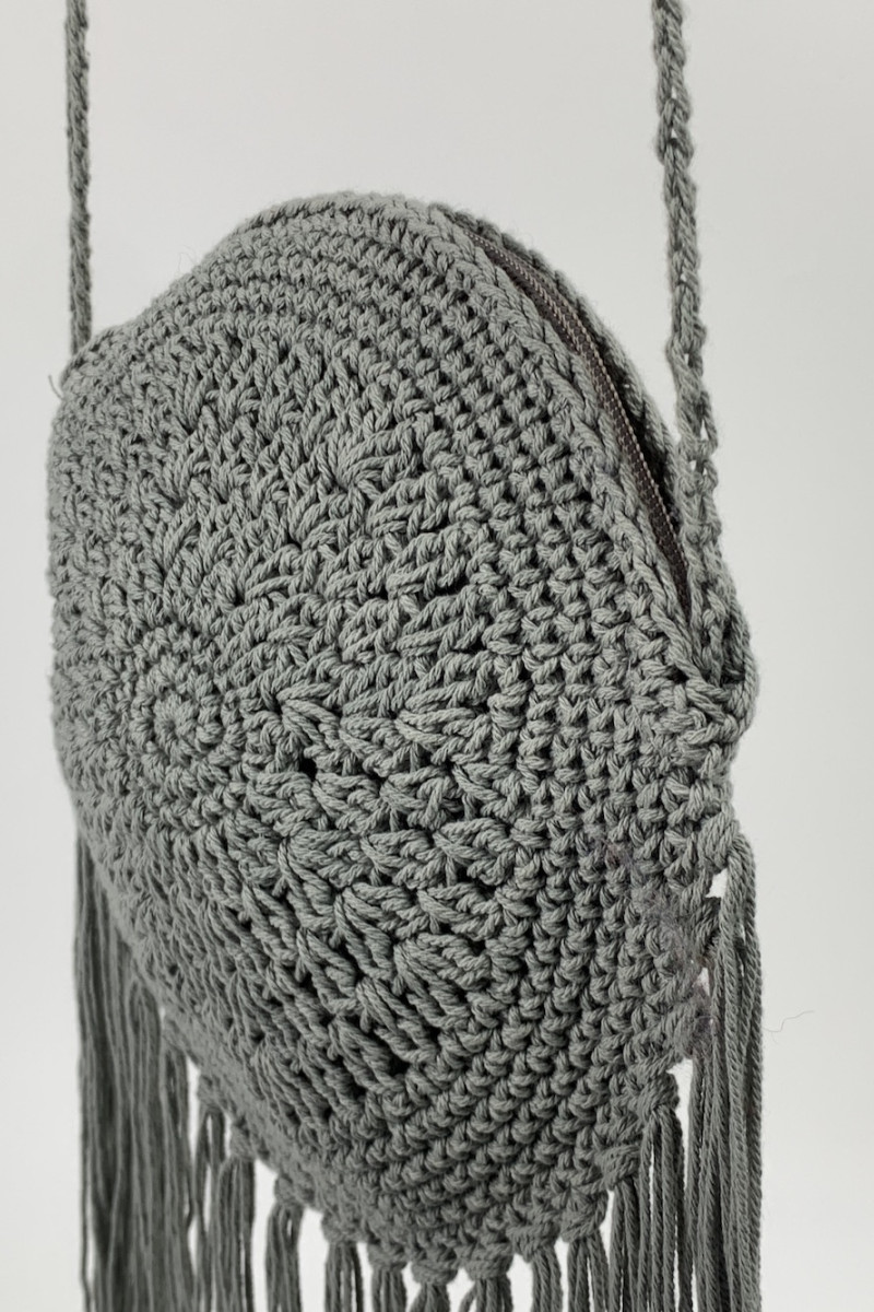 Серая круглая вязаная сумка итальянского бренда No-Na