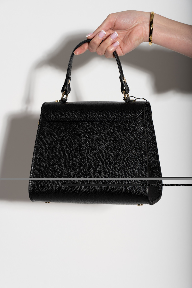 Чёрная кожаная сумка итальянского бренда Dixie