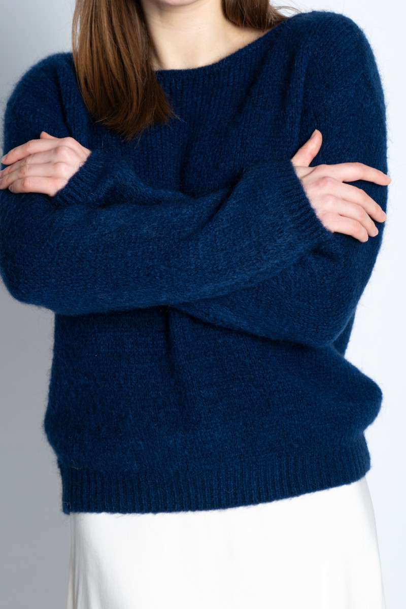 Синий теплый свитер с круглым вырезом итальянского бренда No-Na