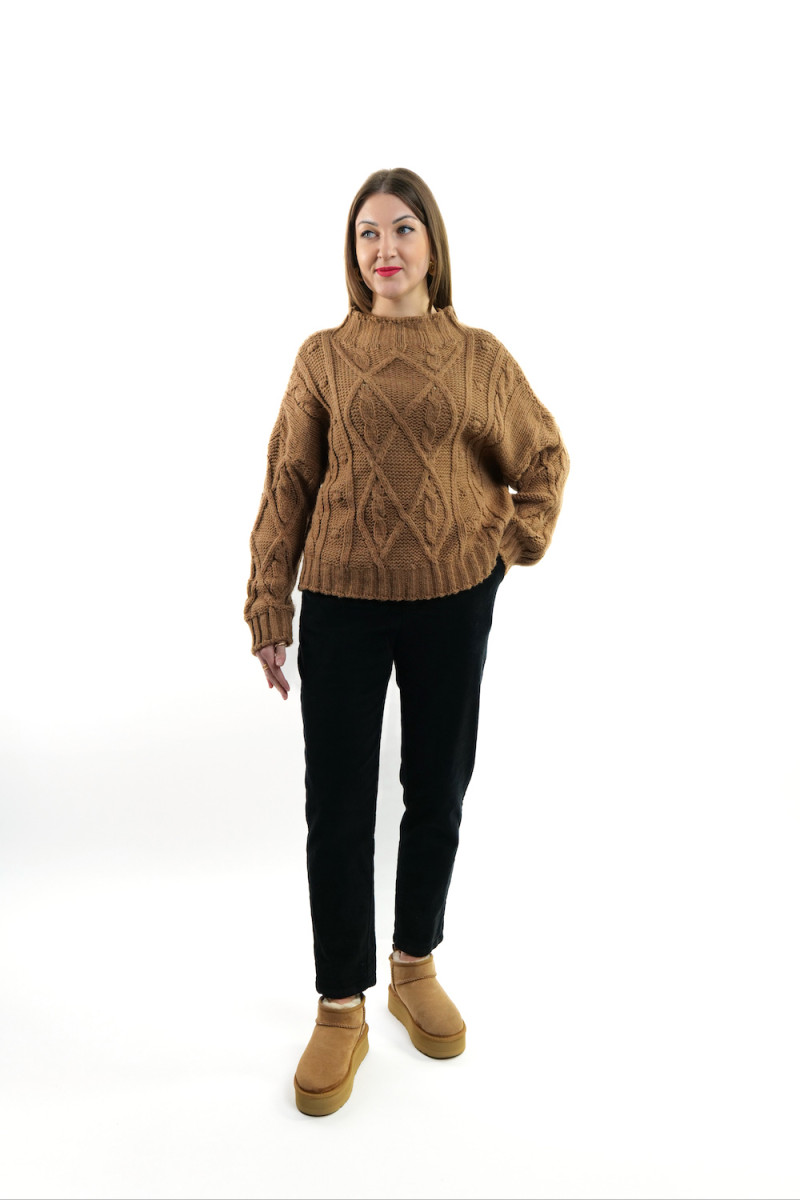 Бежевый джемпер под горло с шерстью итальянского бренда Dixie