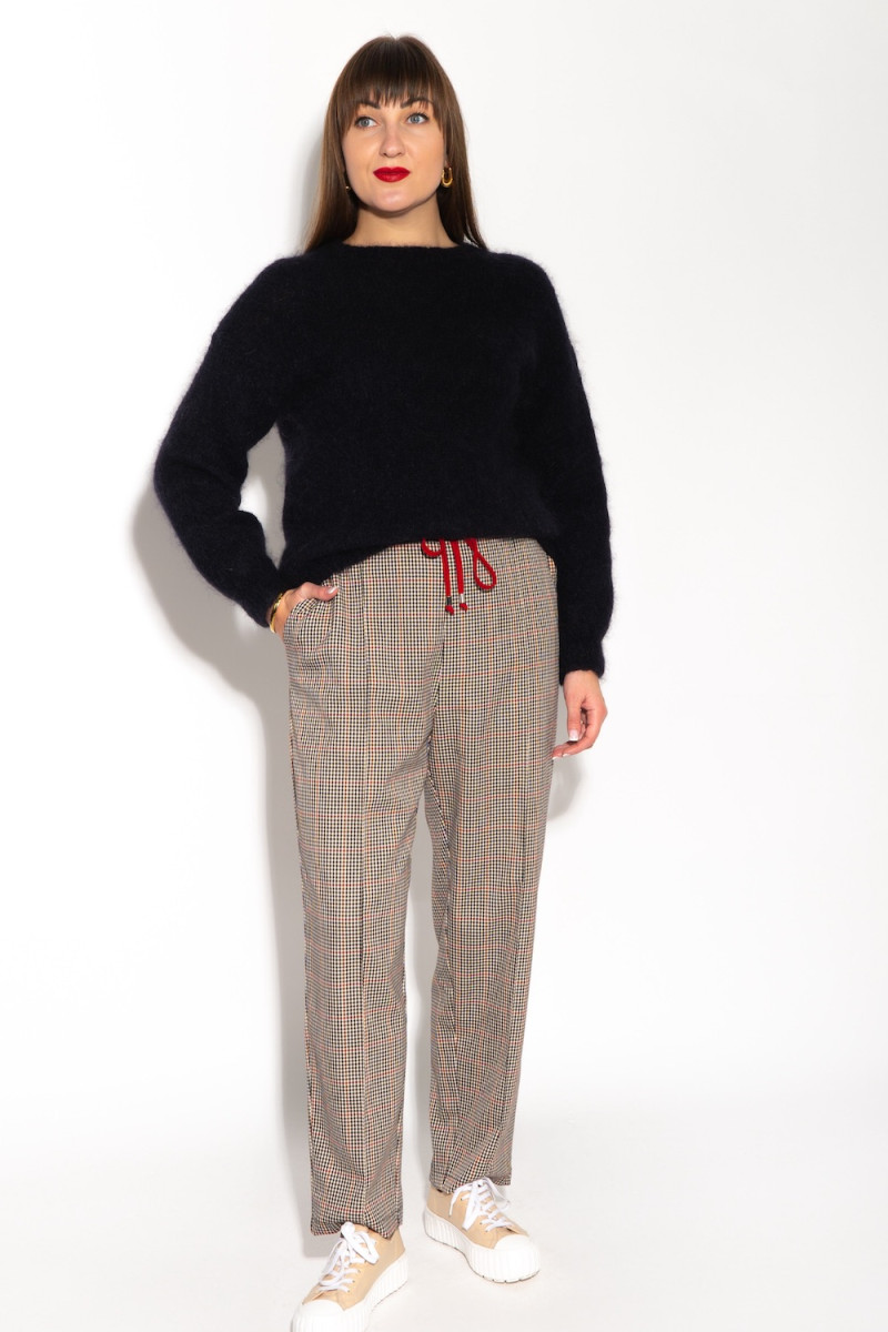 Чёрный свитер с кид мохером с круглым вырезом итальянского бренда No-Na