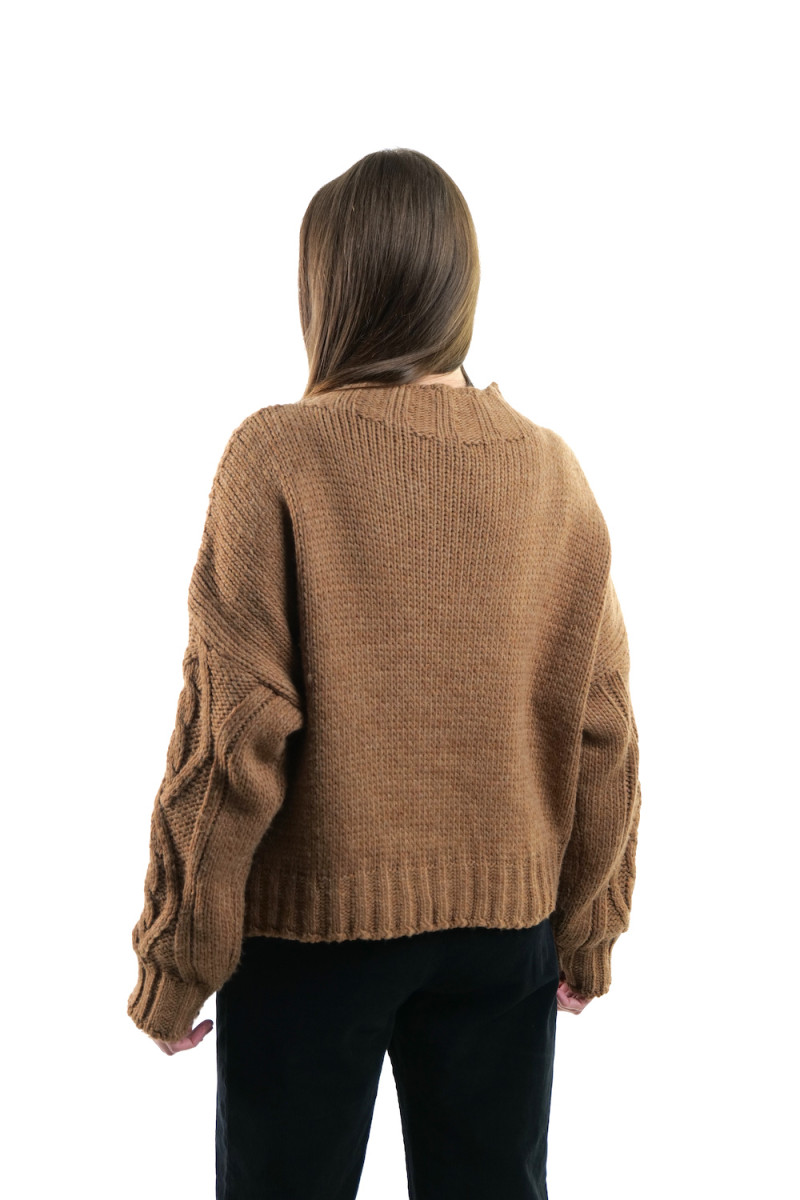 Бежевый джемпер под горло с шерстью итальянского бренда Dixie