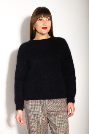 Чёрный свитер с кид мохером с круглым вырезом итальянского бренда No-Na