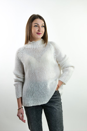 Белый свитер с мохером итальянского бренда No-Na