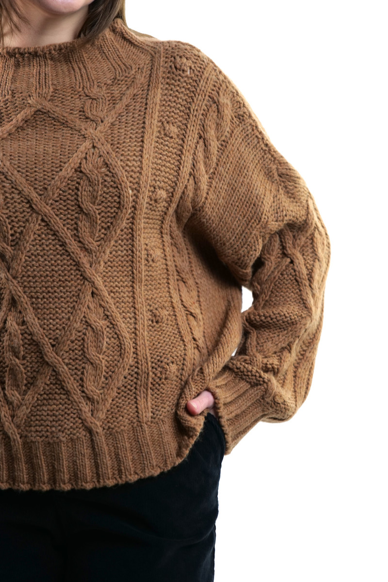 Бежевый джемпер под горло с шерстью итальянского бренда Dixie
