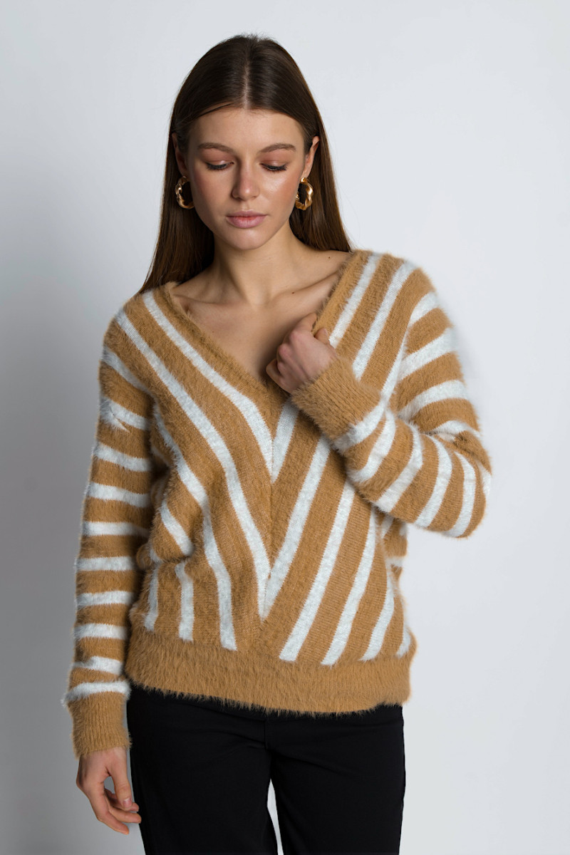 Бежевый джемпер травка в полоску итальянского бренда J-Clair