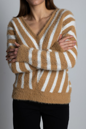 Бежевый джемпер травка в полоску итальянского бренда J-Clair Бежевый джемпер травка в полоску итальянского бренда J-Clair