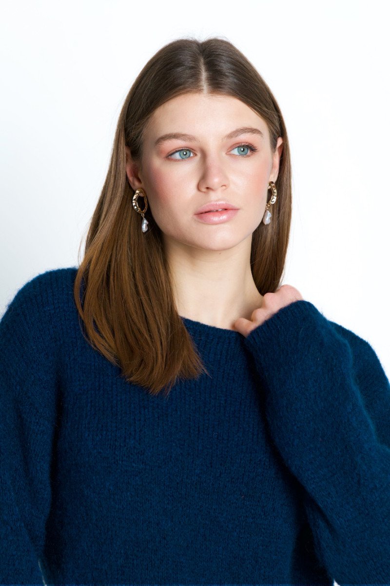 Синий теплый свитер с круглым вырезом итальянского бренда No-Na