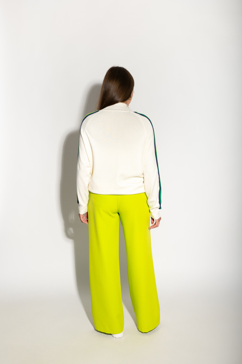 Молочный джемпер с яркими полосками под горло итальянского бренда No-Na