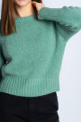 Свитер ментолового цвета с круглым вырезом и мохером итальянского бренда No-Na