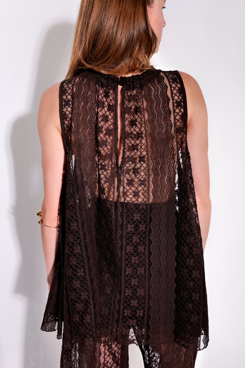 Коричневый кружевной топ без рукавов