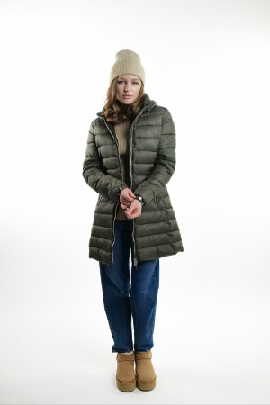 Теплая зелёная стеганая куртка итальянского бренда Rinascimento Теплая зелёная стеганая куртка итальянского бренда Rinascimento