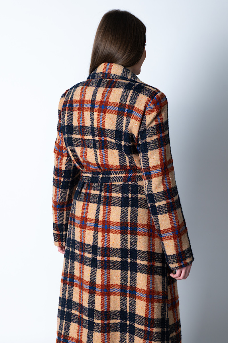 Теплое пальто в клеточку с карманами итальянского бренда Rinascimento