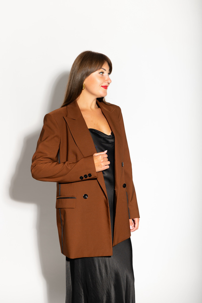 Стильный коричневый жакет от Imperial