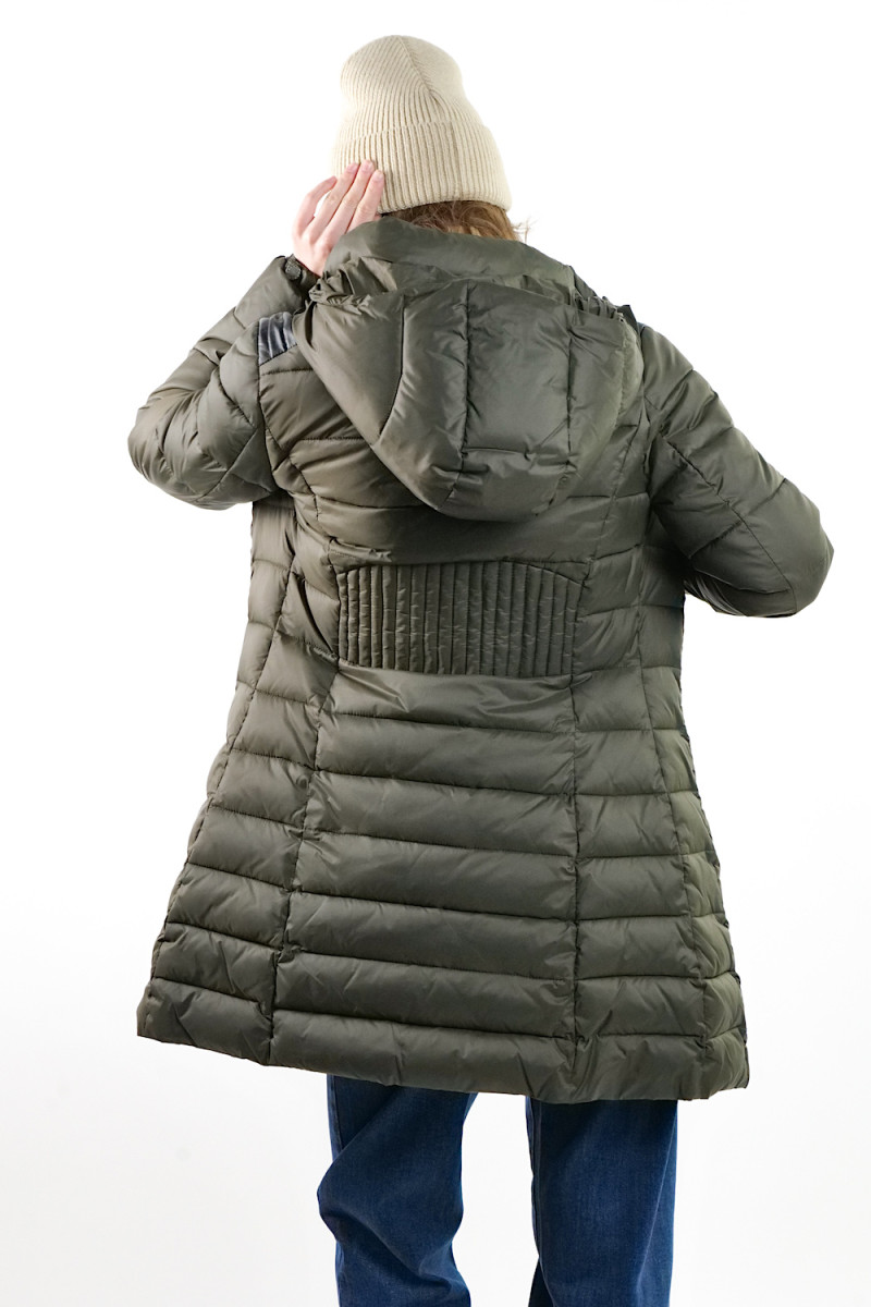 Тепла зелена куртка італійського бренду Rinascimento