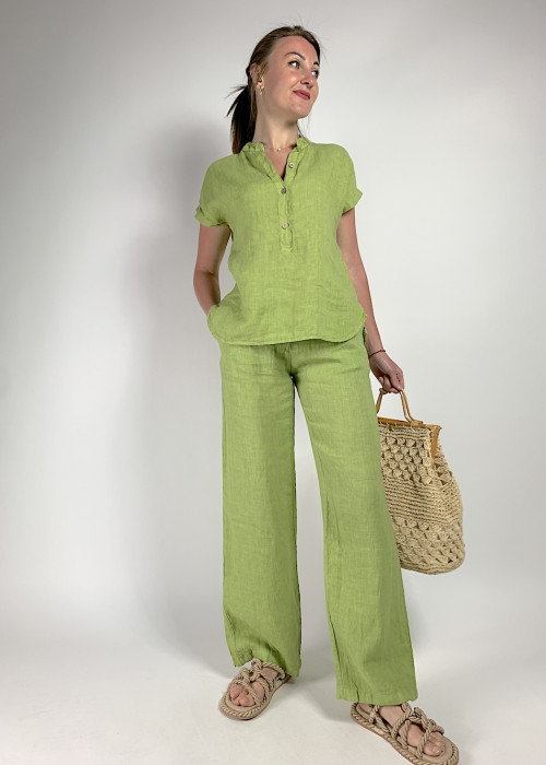 Зеленый льняной летный костюм брюки с блузой на пуговицах 