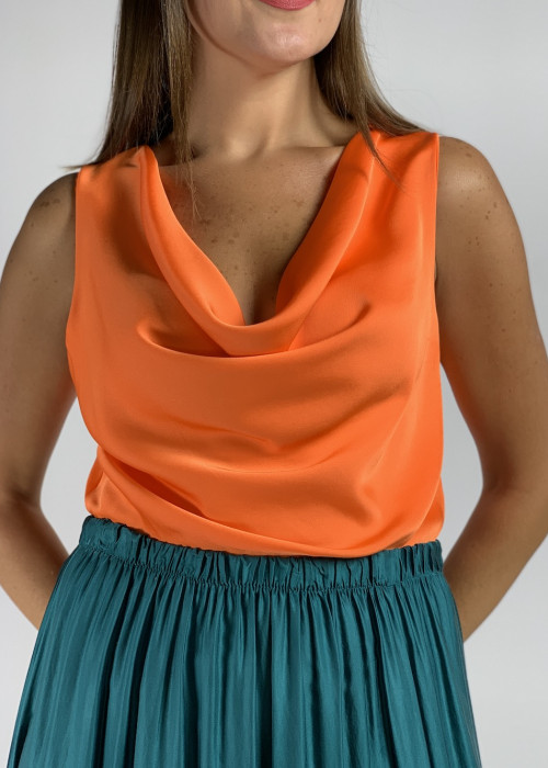 Яркий оранжевый топ итальянского бренда Joleen