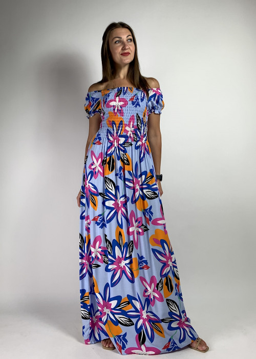 Легка довга бавовняна сукня васількового кольору з яскравими квітами 