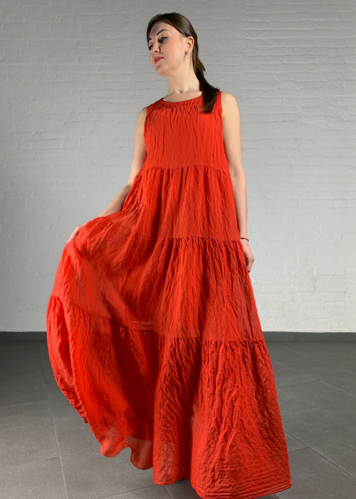 Яркое красное платье из тонкой вискозы итальянского бренда Motel