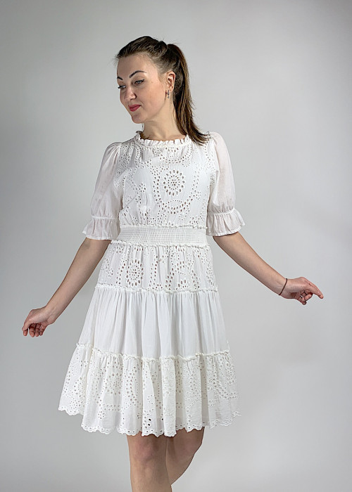 Белое летнее короткое хлопковое платье 