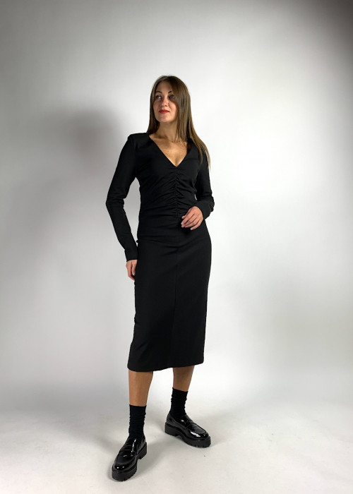 Вискозное чёрное платье с вырезом и длинными рукавами итальянского бренда Vicolo