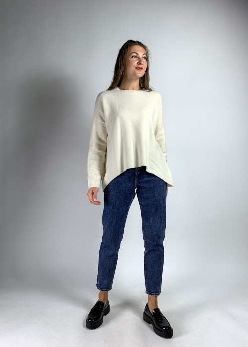Молочний светр з круглим вирізом з шерстю лани італійського бренду  No-Na