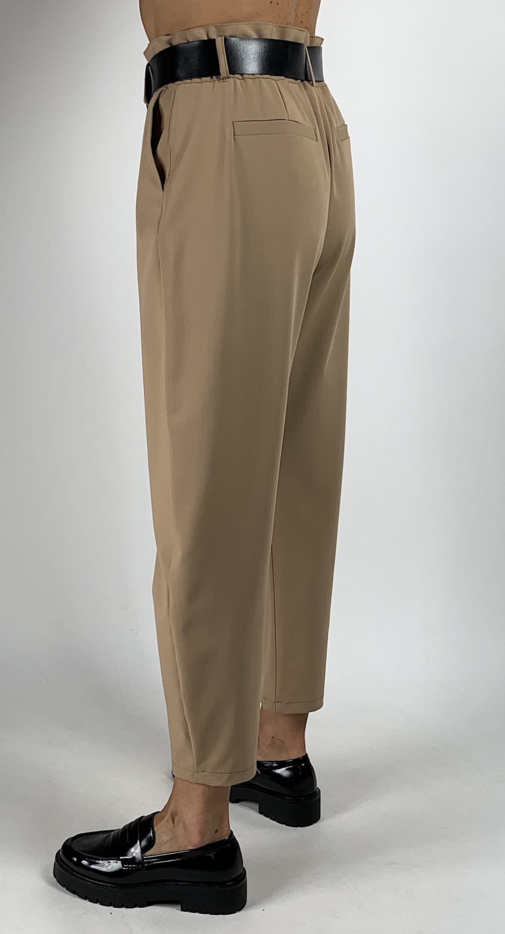 Бежеві жіночі брюки з кишенями італійського бренду Imperial
