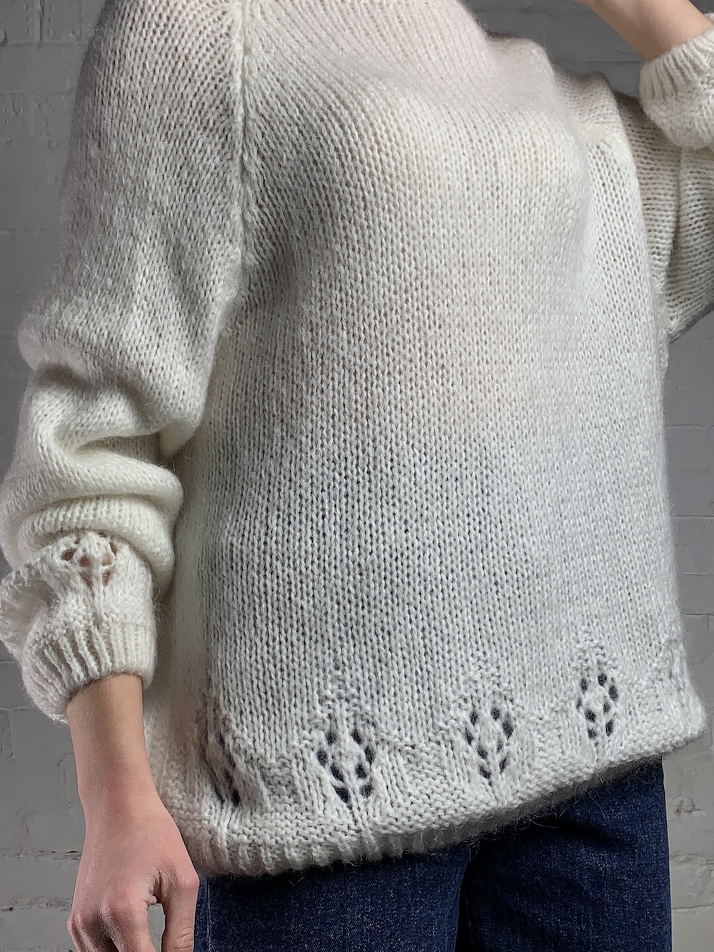 Білий мохеровий светр від італійського бренду No-Na