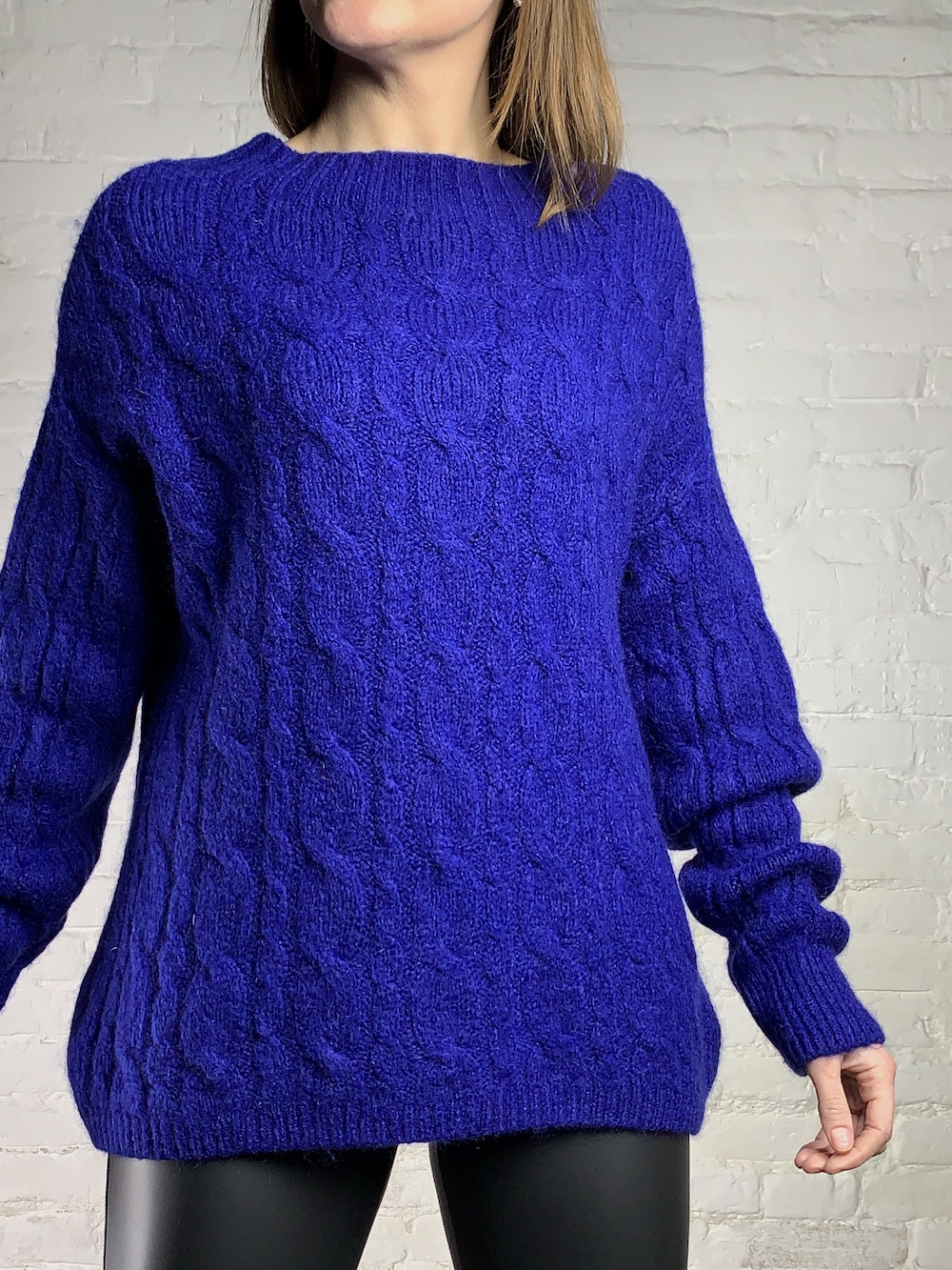 Теплый свитер цвета электрик, итальянского бренда No-Na