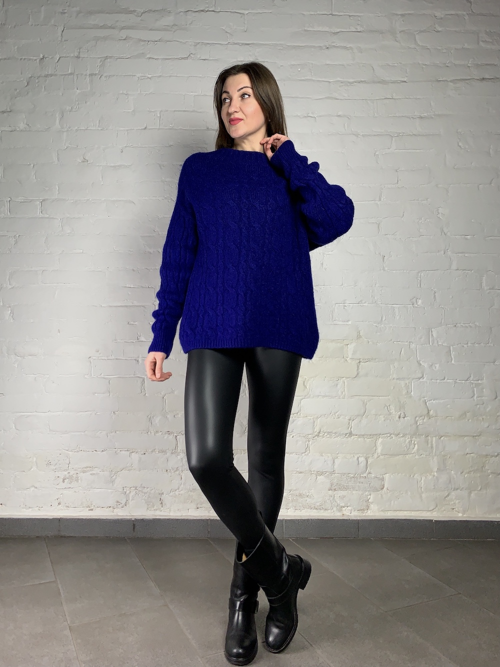 Теплый свитер цвета электрик, итальянского бренда No-Na