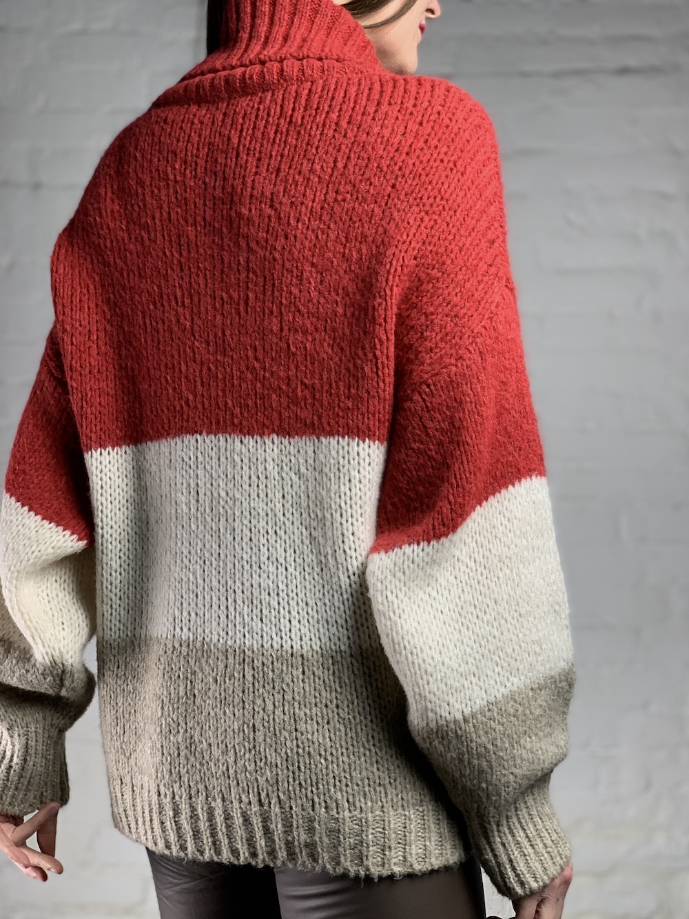 Шерстяной свитер итальянского бренда  Motel