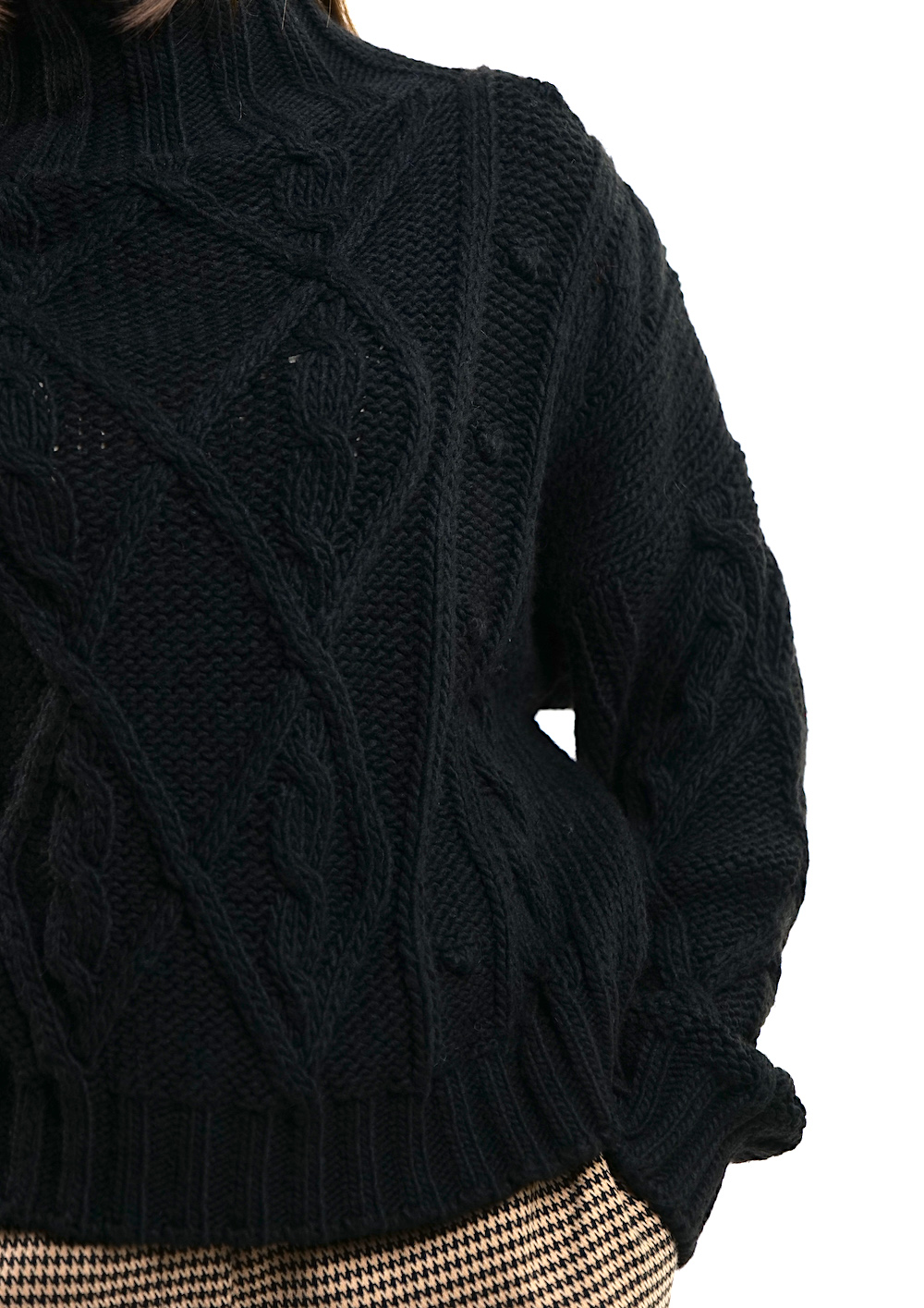 Чорний светр з горлом та спущеним рукавом італійського бренду Dixie