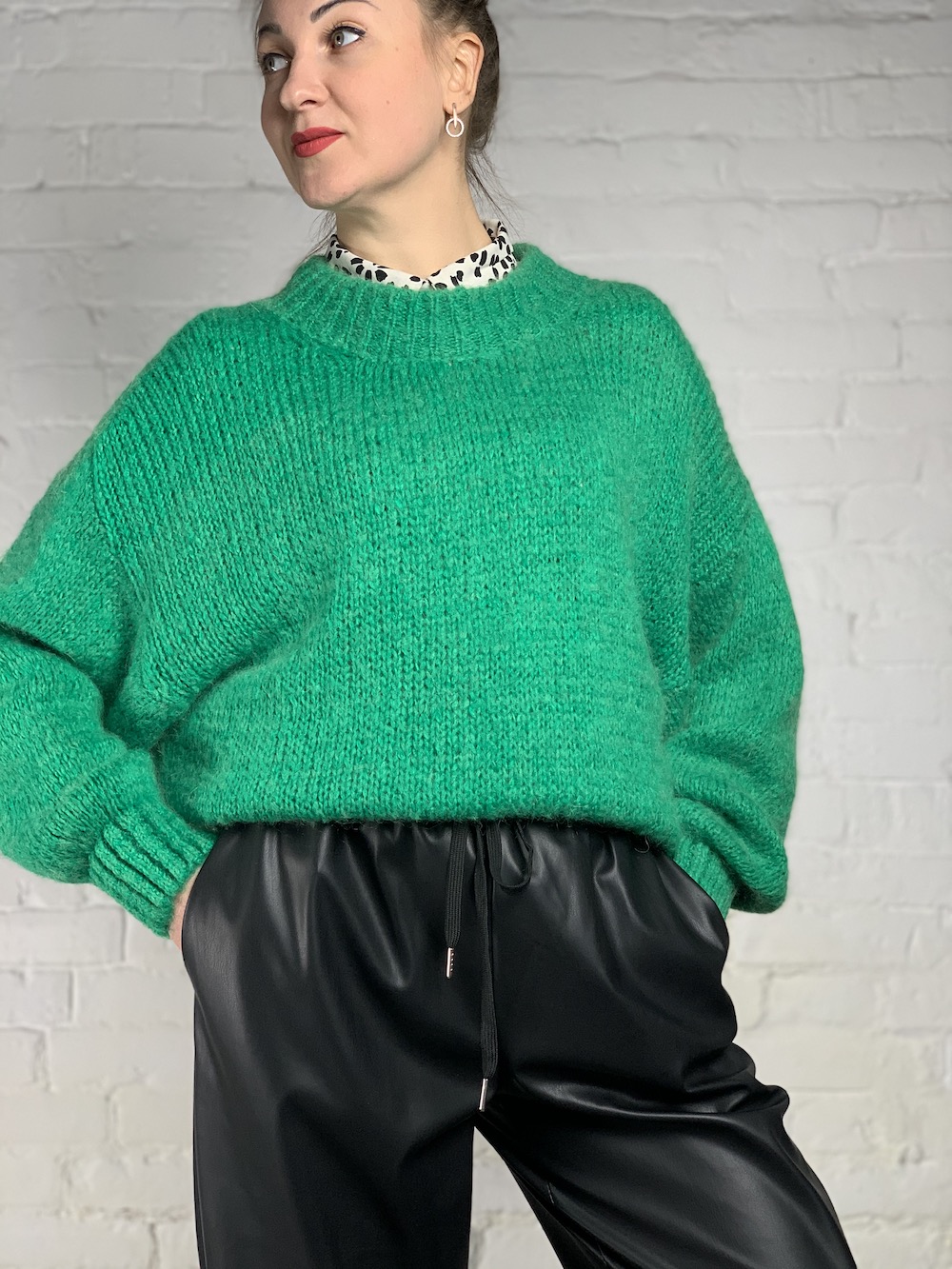 Ярко зелёный мохеровый свитер