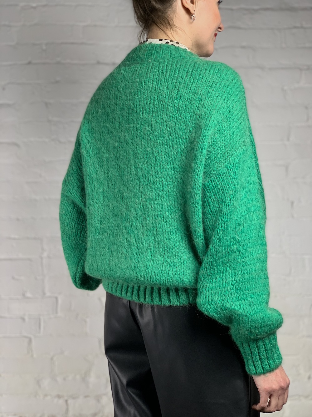 Ярко зелёный мохеровый свитер