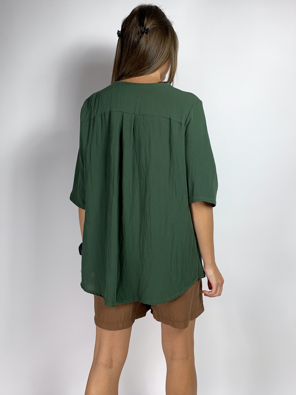 Віскозна блуза з коротким рукавом зеленого кольору італійського бренду Motel