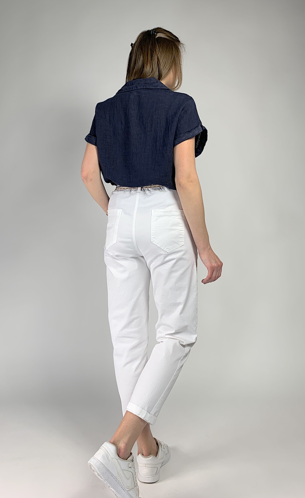 Білі бавовняні брюки з кишенями та поясом в комплекті італійського бренду Motel