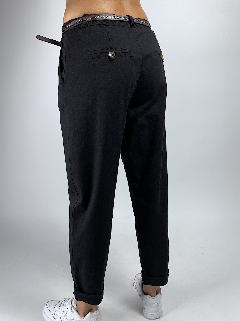 Чорні бавовняні брюки моми з поясом в комплекті італійського бренду Dixie