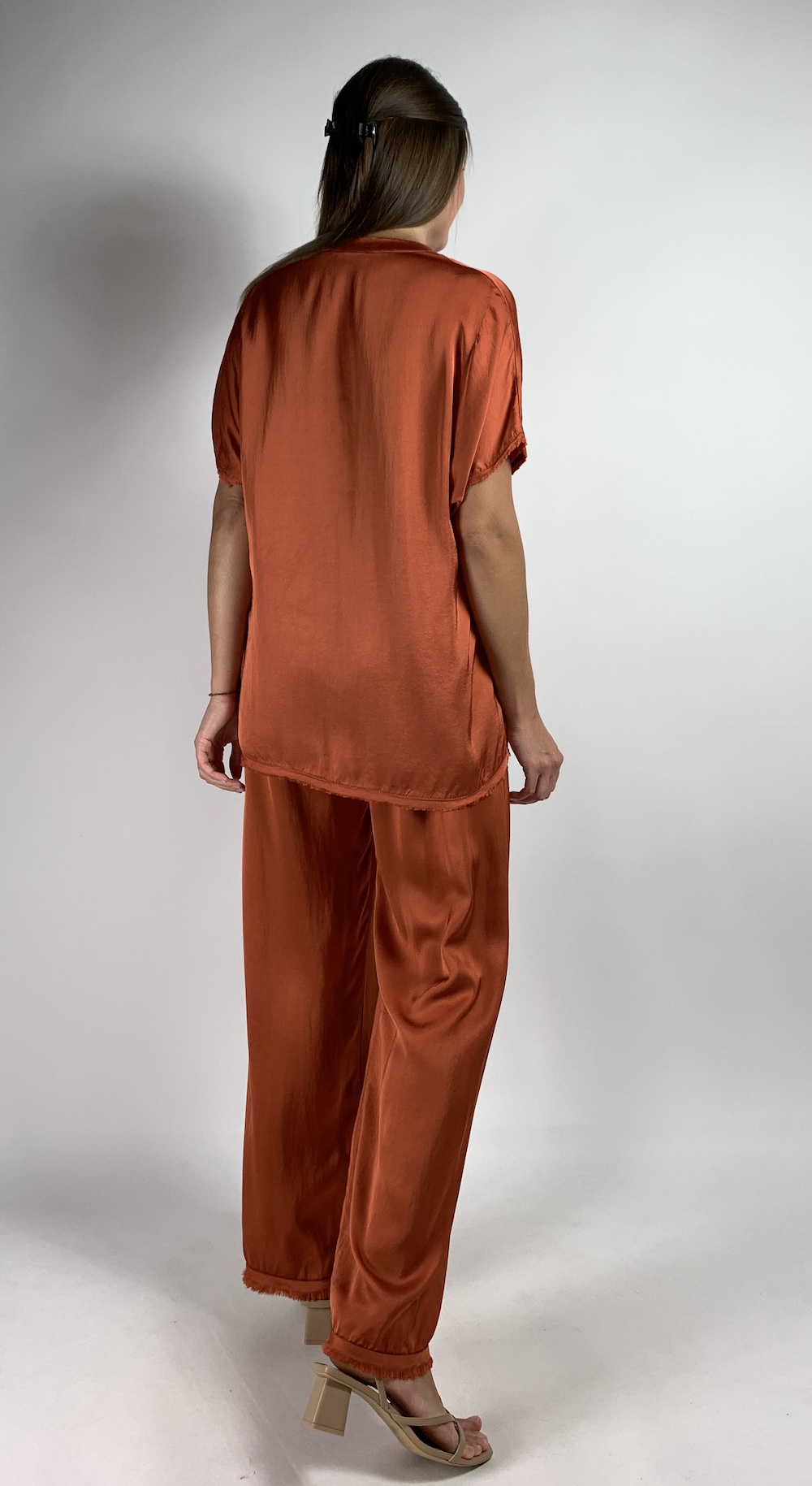 Віскозний костюм блуза з В-подібним вирізом за брюки вільного крою італійського бренду  Motel