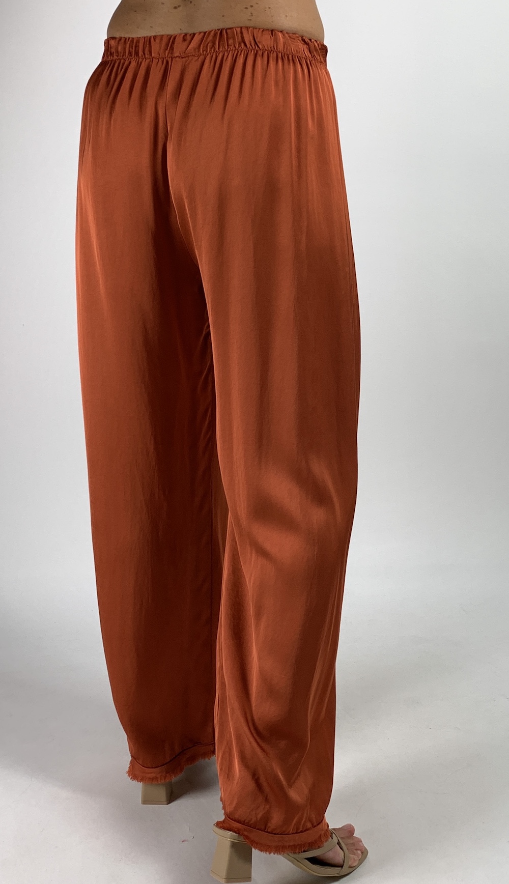 Віскозний костюм блуза з В-подібним вирізом за брюки вільного крою італійського бренду  Motel