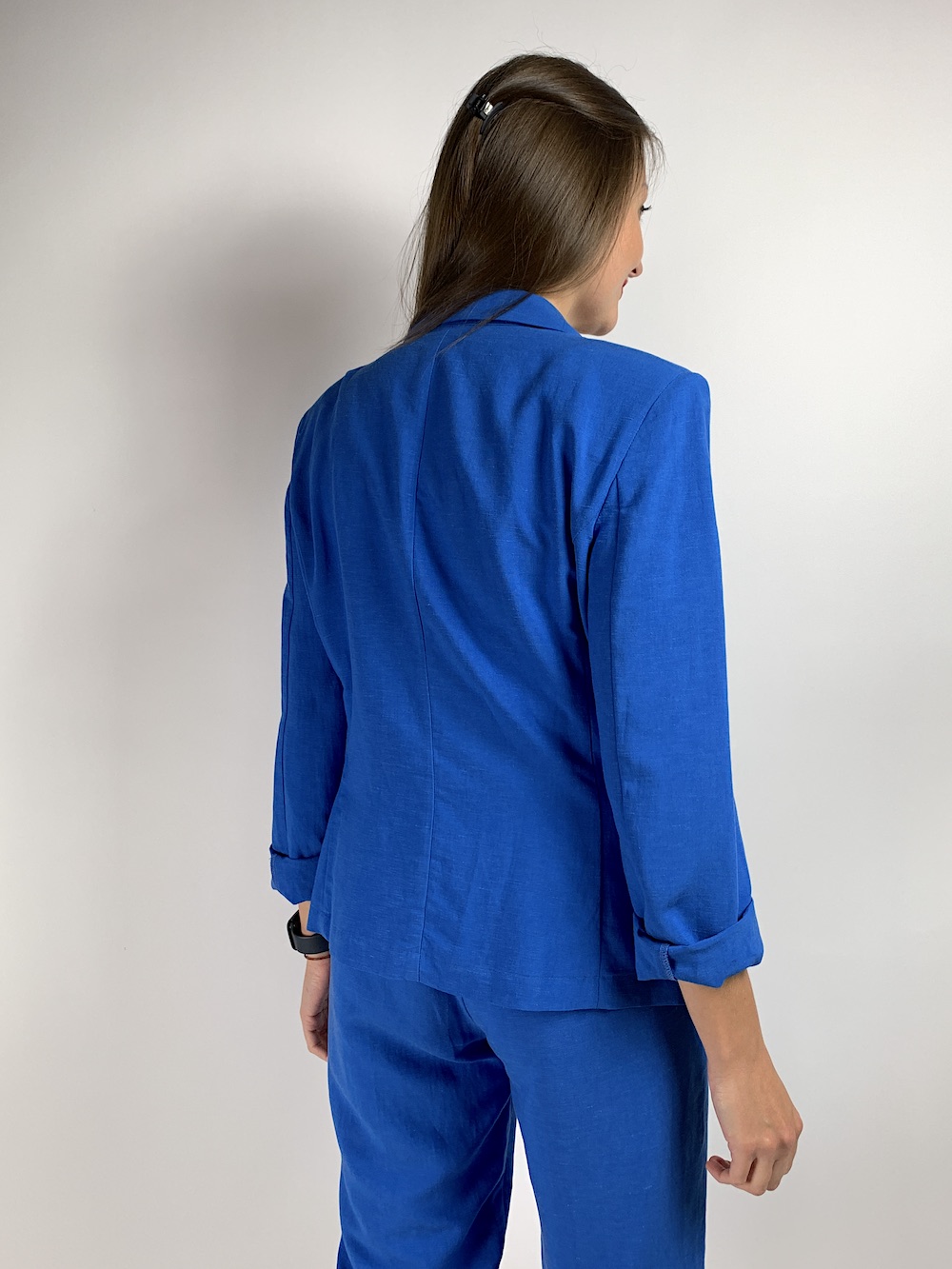 Легкий лляний костюм синього кольору італійського бренду Vicolo