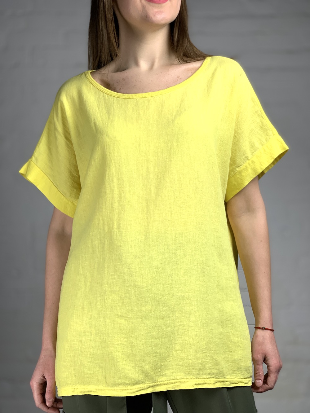Яскраво жовта блуза/футболка італійського бренду  Motel