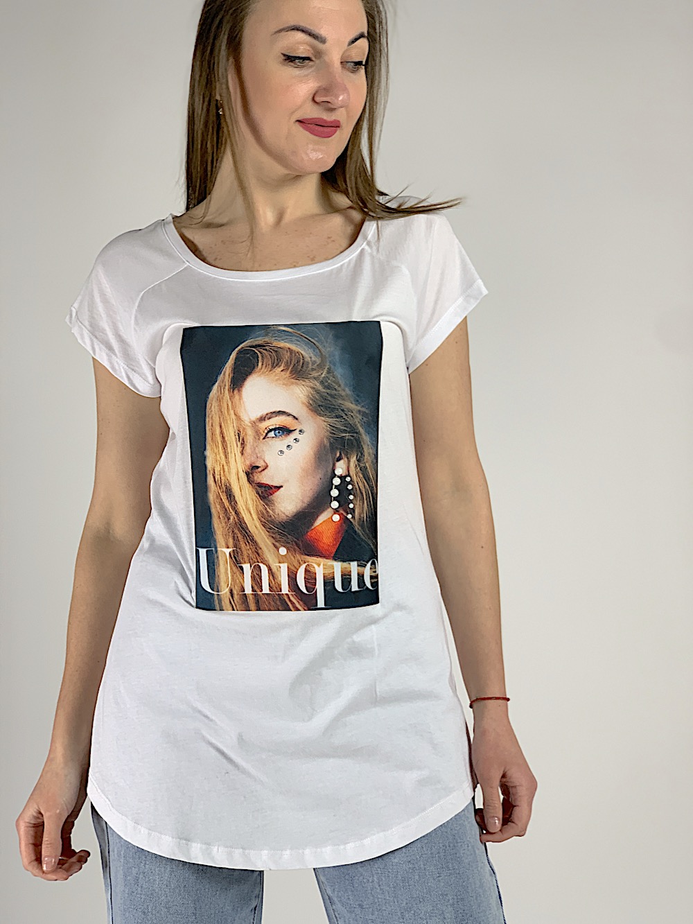 Біла бавовняна подовжена футболка з обличчям дівчини Rinascimento