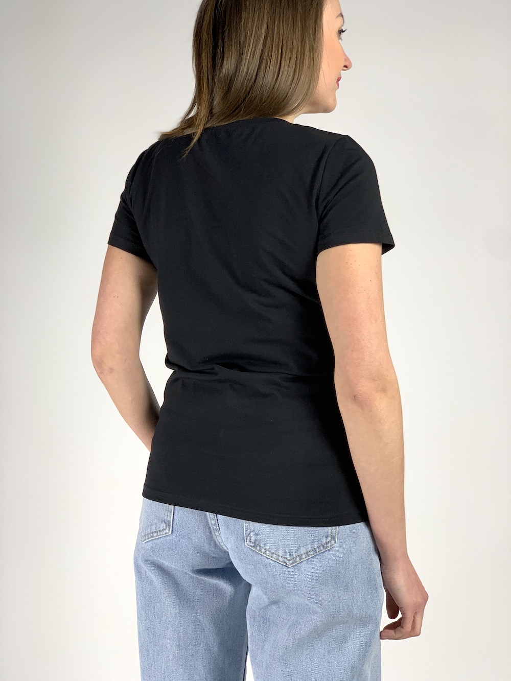 Чорна базова бавовняна футболка італійського бренду J-Clair