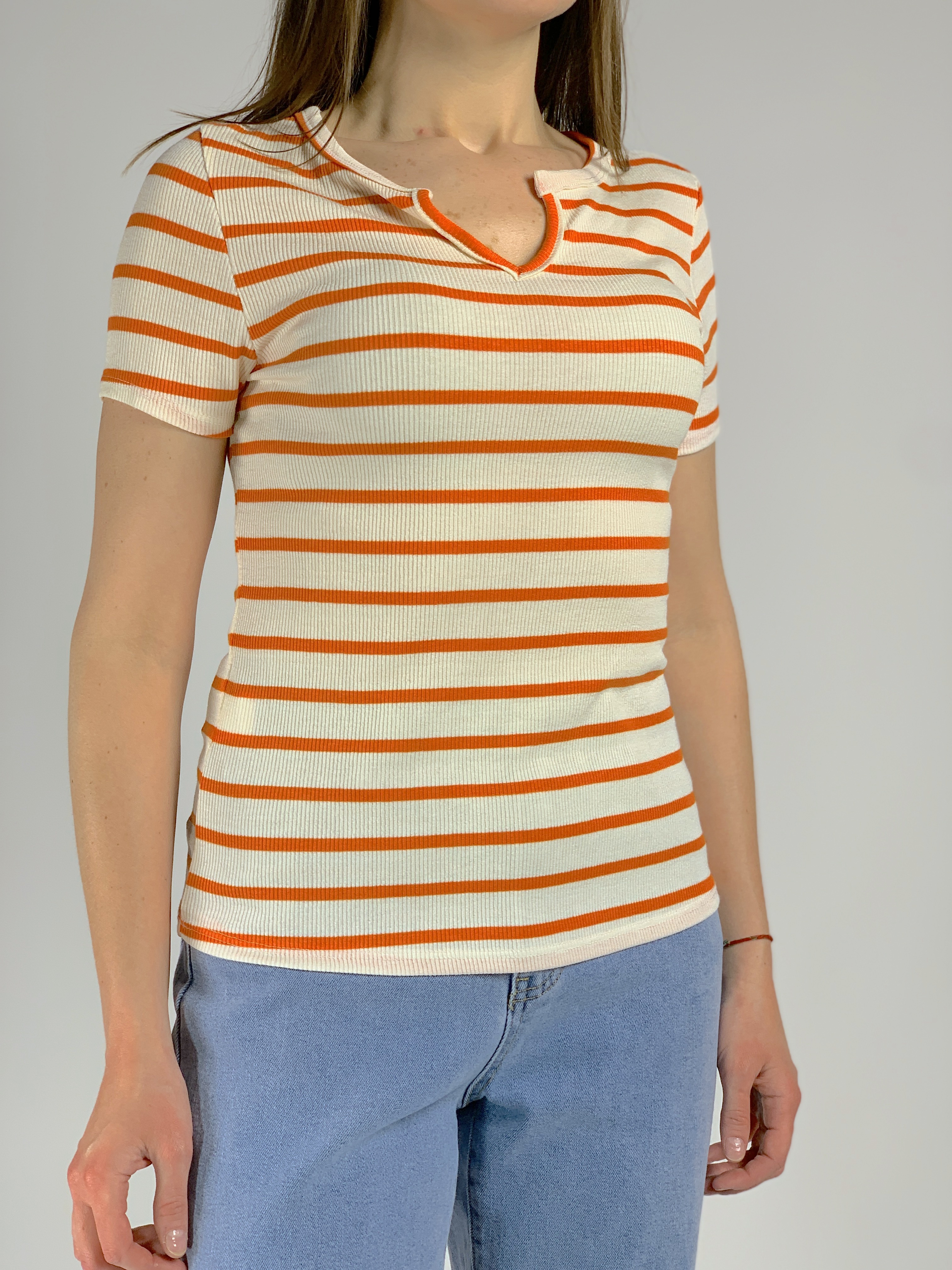Віскозна футболка в горизонтальну смужку помаранчевого кольору, італійського бренду Dixie