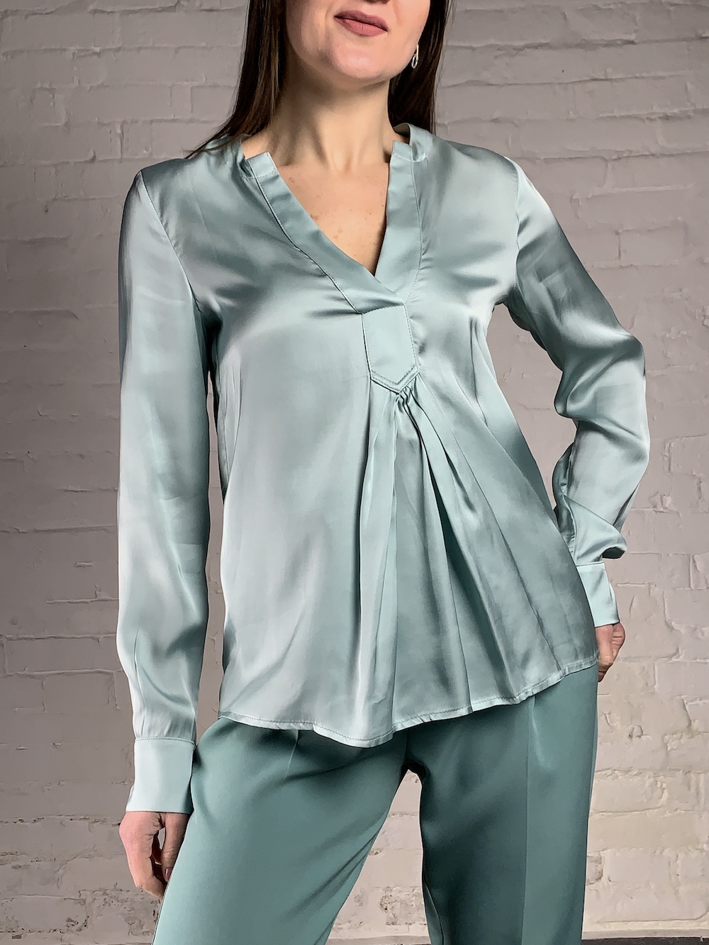 Ментоловая вискозная блуза итальянского бренда Dixie