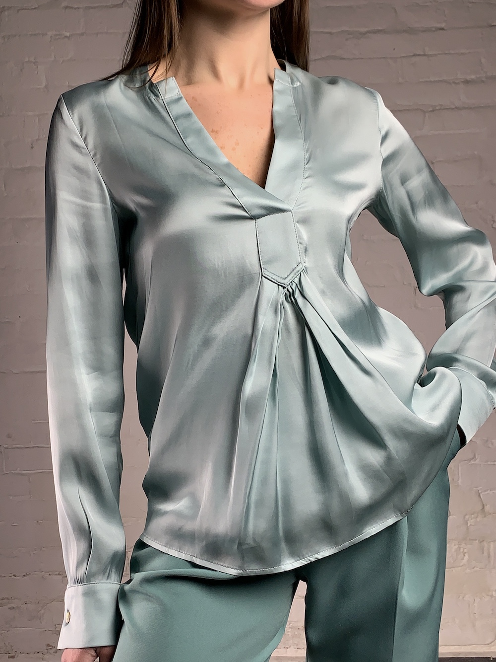 Ментоловая вискозная блуза итальянского бренда Dixie