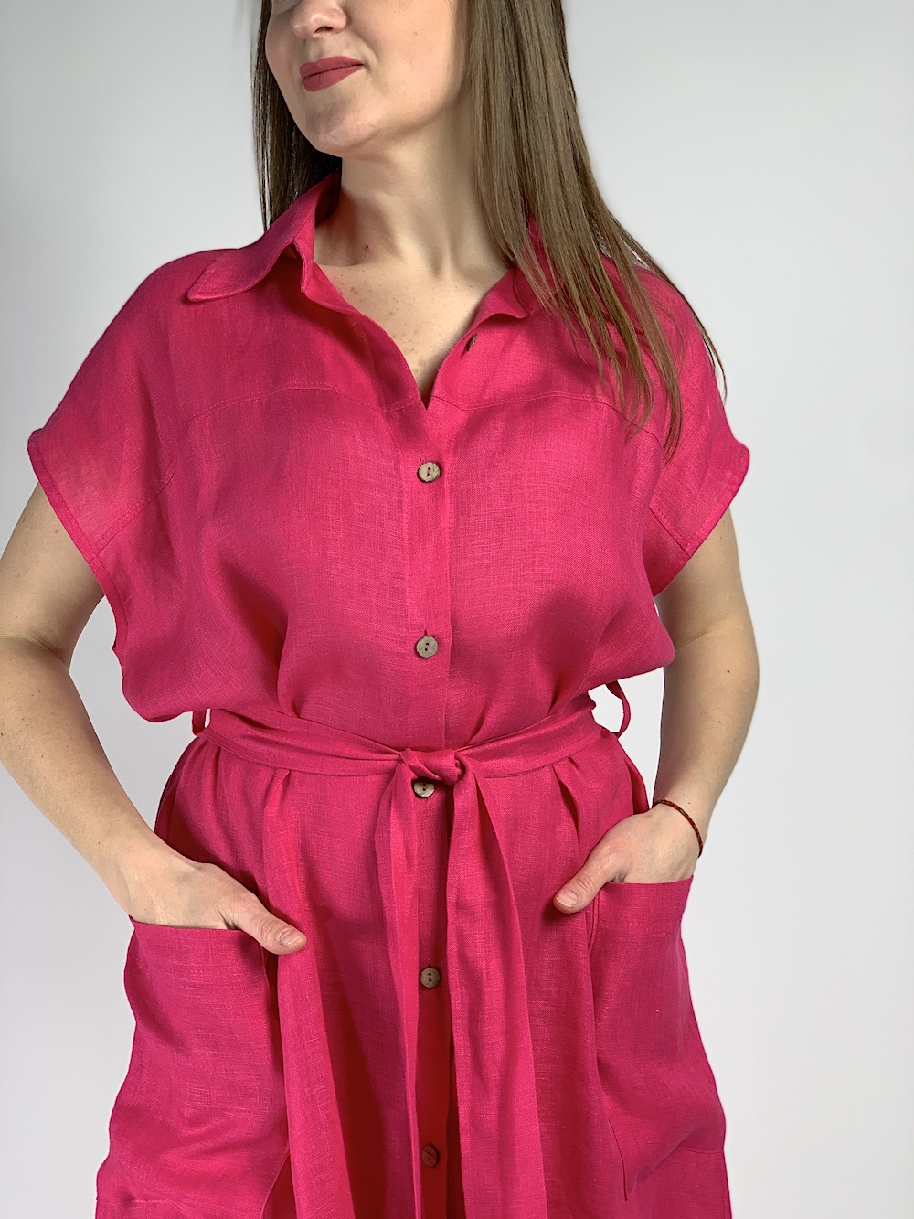 Яскрава літня сукня кольору фуксії з поясом та кишенями італійського бренду Dixie