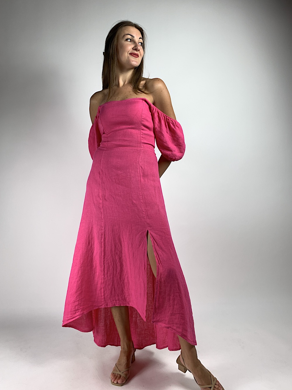 Рожева сукня в стилі Барбі зі спущеними плечима італійського бренду Motel